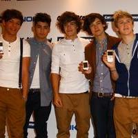 'One Direction' at a phone launch at Carphone Warehouse - Photos | Picture 101246